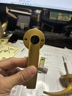 トイレ表示錠　レバーハンドル交換　北九州市戸畑区